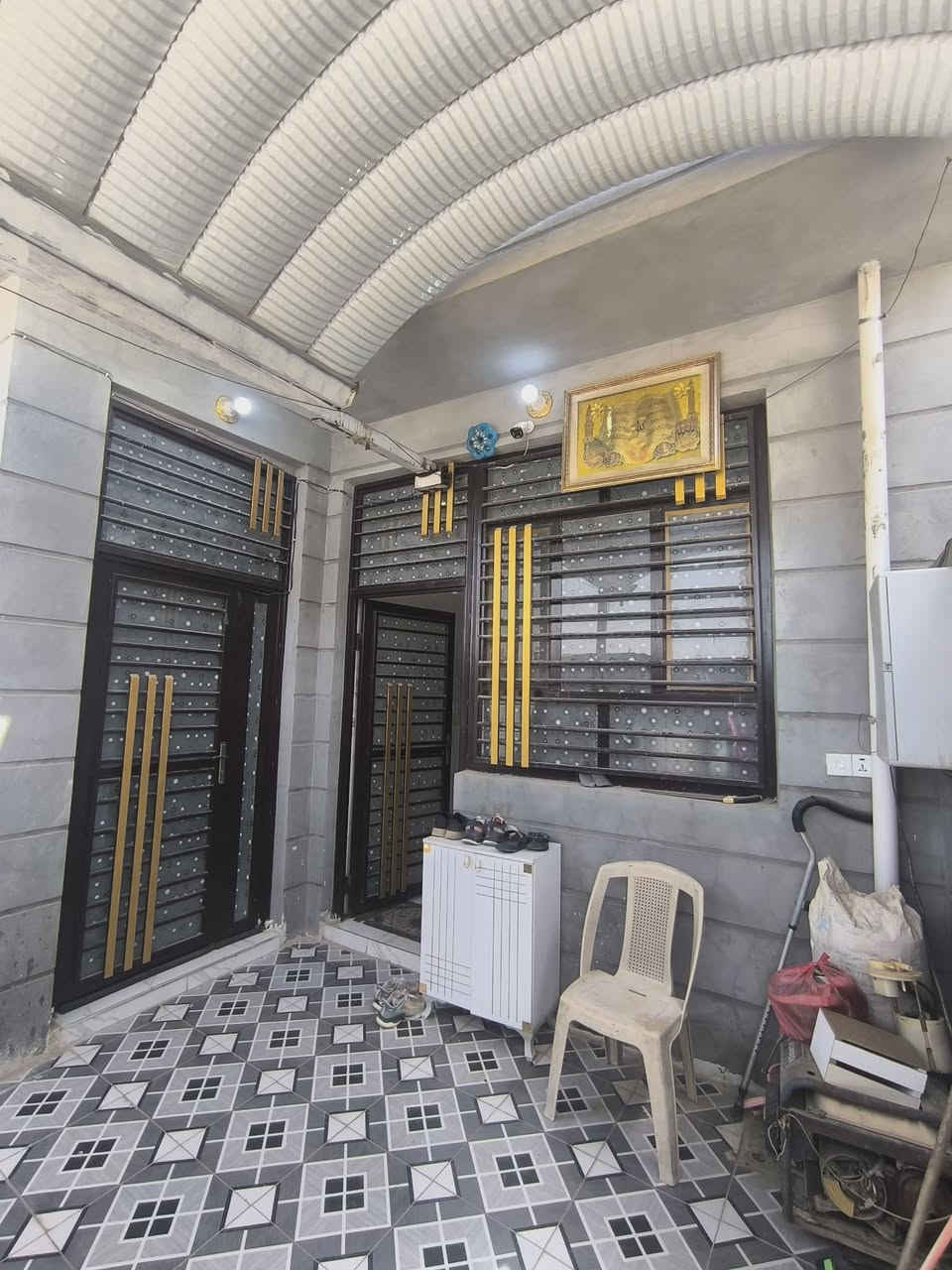 دار للبيع المساحه ١٢٠م طابو زراعي سند ٢٥ بناء  ٢٠٢٥ بيه استقبال ومطبخ وهول وغرفة وصحيات خارجية وداخلية ومناور عدد ٢ مطبخ حار صغير العنوان حلة جسر سيف سعد نزلة سعد بيجو قرب لحوم امير الخفاجي السعر ٧٥ للاستفسار الاتصال على الرقم ***********
