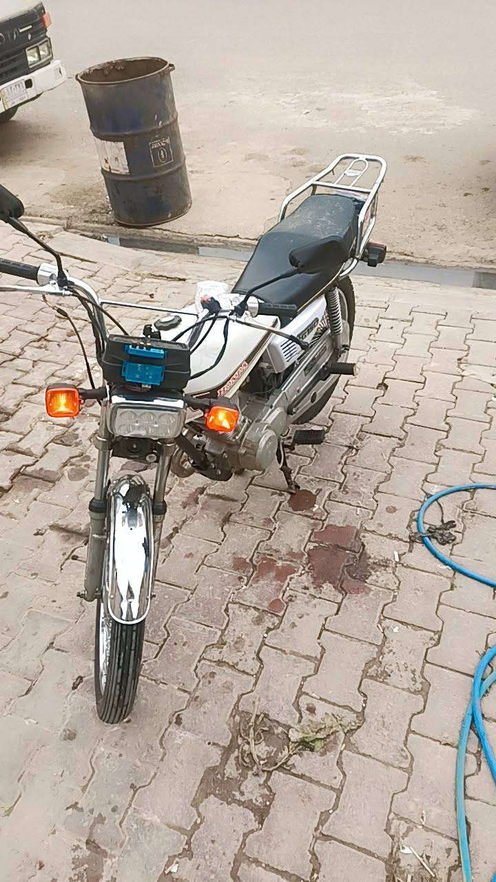 سلام عليكم عندي دراجه للبيع نامي برو موديل 2020 ماطور جاهز من كل شي لا صرف ولا بخار كهربائيا كلها شغاله مكان حي العروبه السعر 450وبي مجال للطيبين والمو شراي لا يكسر بل مال ***********
