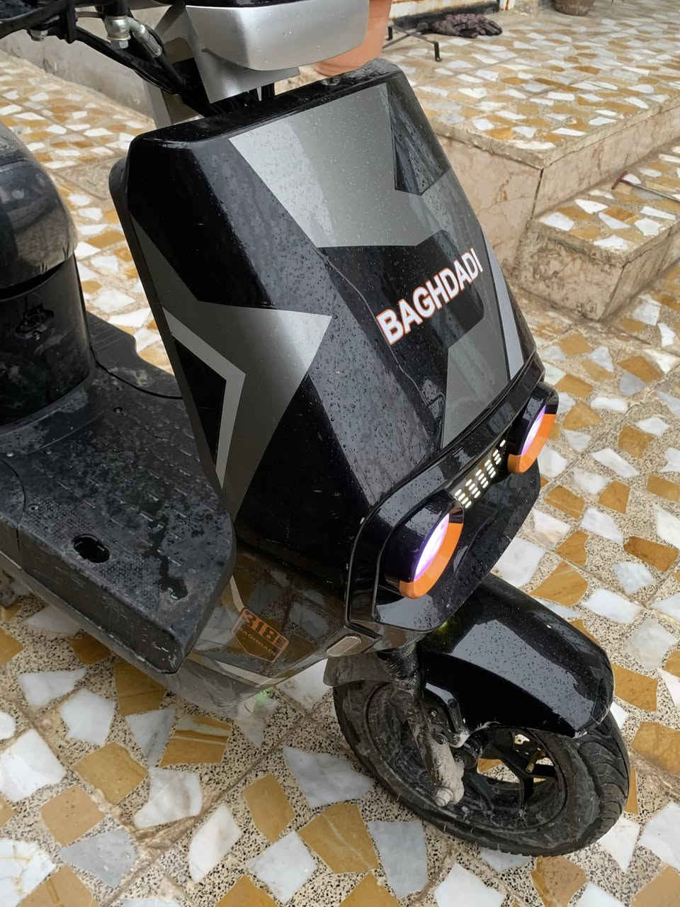 السلا عليكم. ماطور ٣١٨. للبيع.     مواصفات. معروفه.        مكاني. موصل. مزراع. زيونه. قرب. المرور.    رقمي. ***********.
