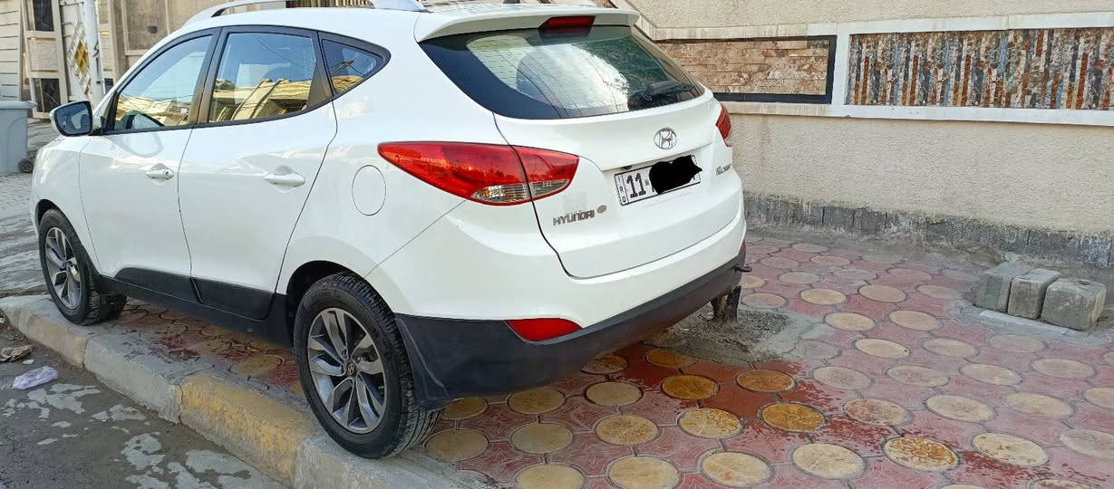 توسان خليجي موديل 2011 بيها قطعتين تبديل بدون صبغ چاملغ ايمن وبنيد السياره جاهزه تبريد ومحرك وكير السعر 132 مكان السيارة فلوجة ***********
