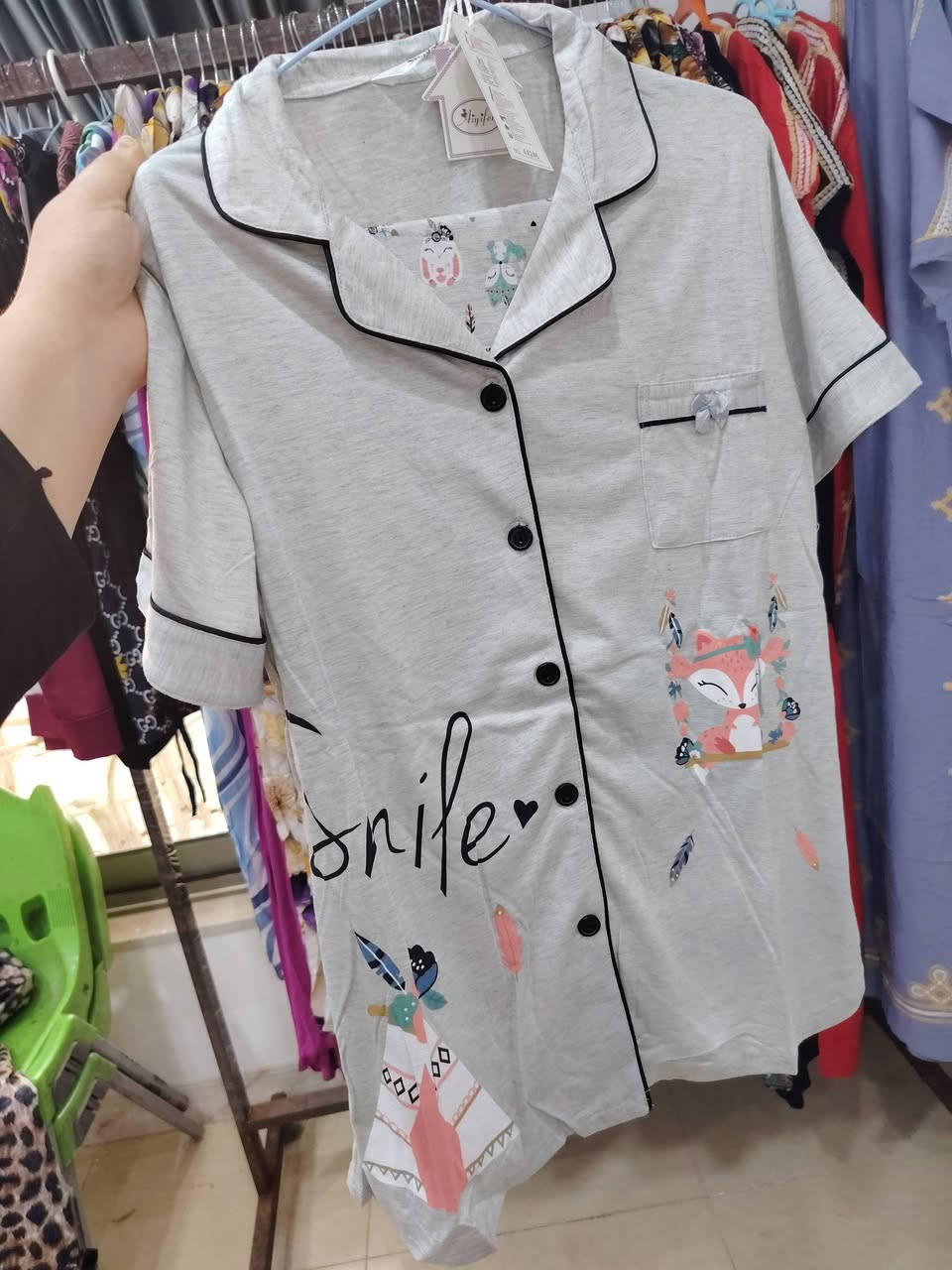 تركسوتات نسايه فارينه قماش يخبل سعره ٧ الف


**إذا كنت صاحب هذا الإعلان وتريد حذفه لأي سبب، رجاءا أرسل رسالة إلى الدعم الفني**