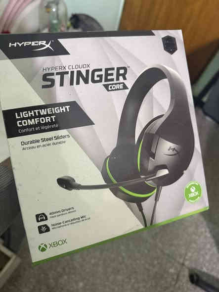 السلام عليكم اكس بوكس سيرس اس 512 ميجا اخو الجديد صارلي شهرين من مشتري ويا كامل ملحقاتة جوستك الاصلية مالتة ويا جوستك احترافية وسماعة hyper x  والسعر 410 وبي مجال بسيط للشراي العنوان بغداد كاظمية ***********
