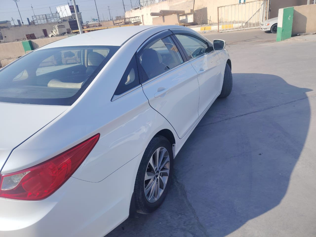 سوناتا ١٤ خليجي كفاله من الفتح وتبديل سياره كله شغاله  ونضيفه مال جناي سياره بيه بارد كد خمس اصابع  بلباب جانب السايق وخشم جاملغ الايمن صبغ وبارد قليل بل بنيد فقط مواصفات غرفه لونين شاشه كامره مرايه شفط  منضومة زنون اصلي تحكم ستيرن تبريد قطعتين حساسات خلفيه 

السعر ‼️ علق بتم يجبك السعر بالخاص ‼️

مكان سياره بصره

رقم صاحب السياره  ***********
