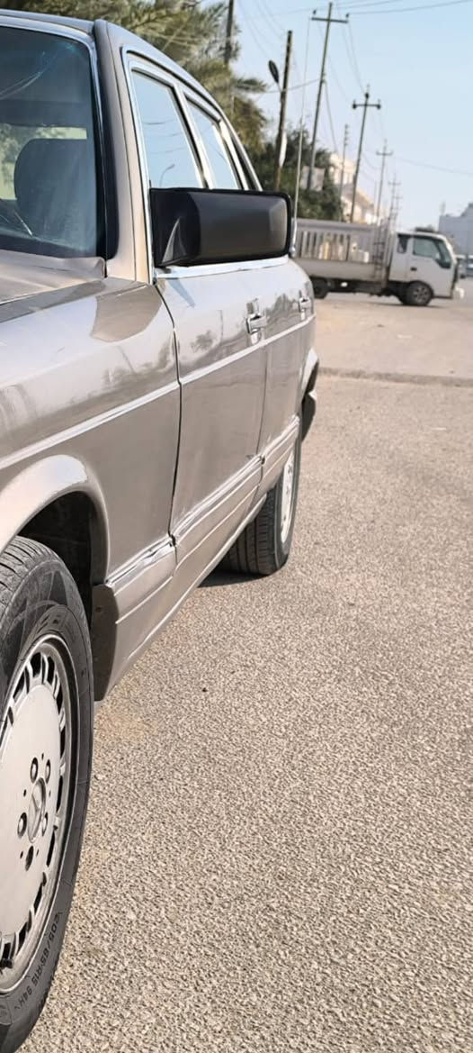 مارسدس رئاسي للبيع رقم بغداد 1989
جاهزه من كل النواحي حداديه عربانه كله جديد سنتر لوك منضومه تبريد مع القطعه الخلفيه مع الراديتر جديد منضومة لايت اربع طكات 
تخم تاير جديد باتري جديد شاشه وسماعات مكينه مال ملكه
اي استفسار اني بل خدمه مكان السياره ذي قار 
*********** السعر 47 علمآ السياره بدون حادث وبدون لحيم البراكين صاحي بلاد القواعد سليمه
