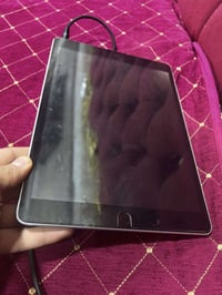 ايباد 9 نظافه 100% ذاكره 64 للبيع سعر (220) الف +شاحنه وياه  077316746...