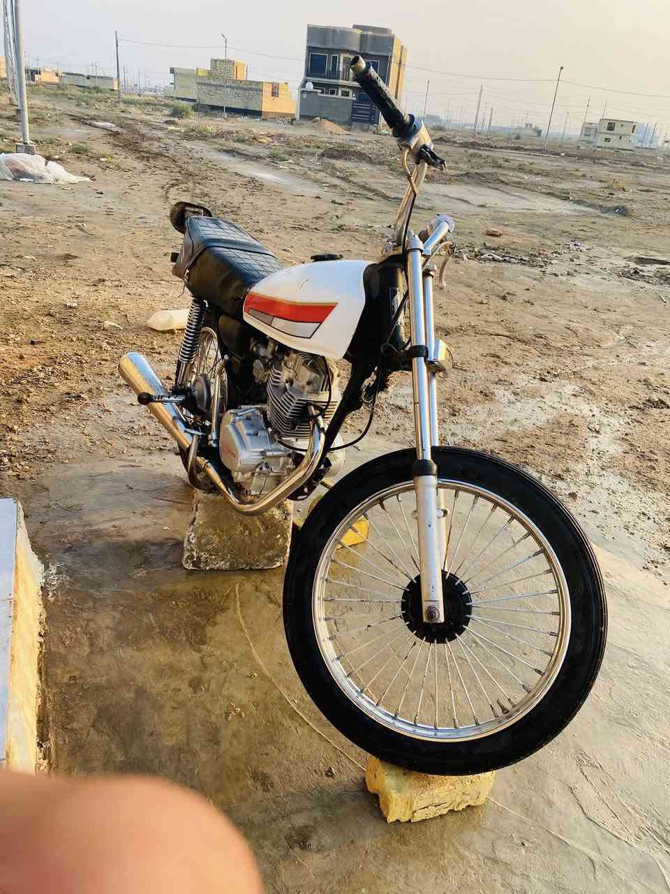 دراجه  نامه اربع كير للبيع اوراق اصولي   موديل 17 المكان الديوانيه الخصيمه سعره ٦٥٠ وبيه مجال  للاتصال ***********
