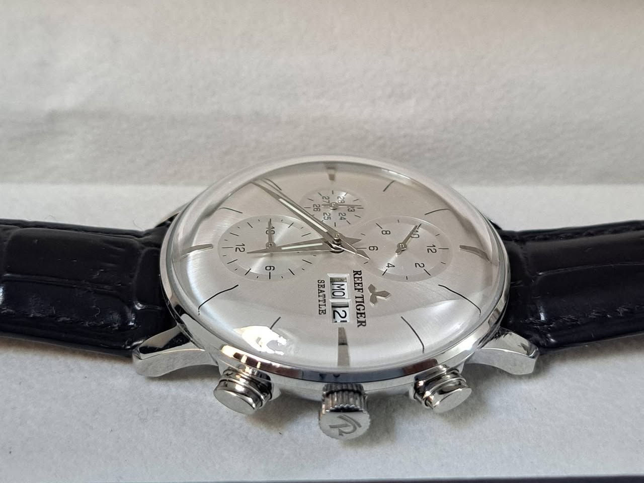 ريف تايكر اصلي  وكاله
اوتوماتيك
جديد غير مستخدم  مع كامل الملحقات 
مواصفات معروفه


**إذا كنت صاحب هذا الإعلان وتريد حذفه لأي سبب، رجاءا أرسل رسالة إلى الدعم الفني**