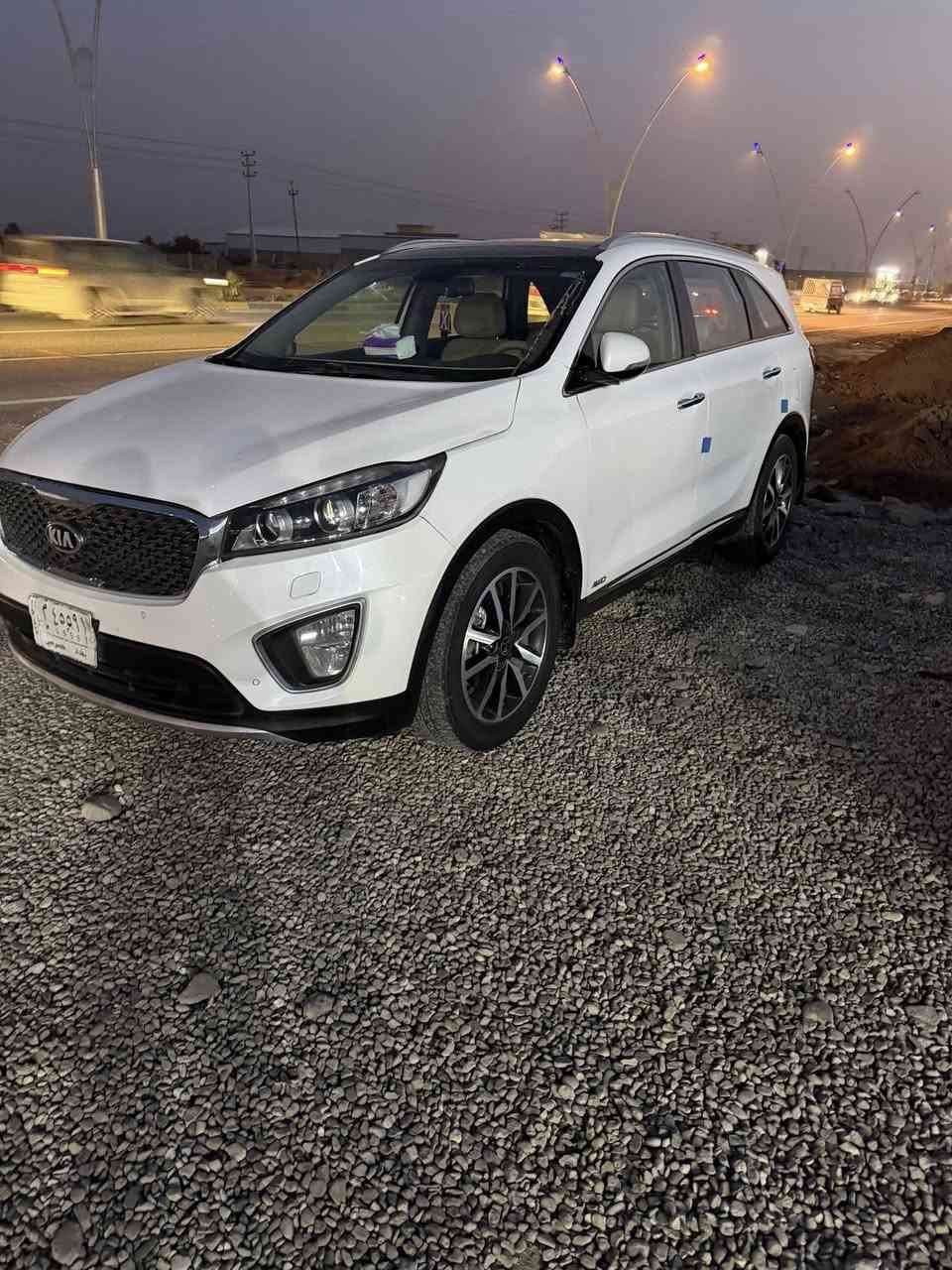 يالله سلام عليكم سورنتو للبيع او مراوس حسب الرغبه موديل 2015شكل الجديد سياره خليجي  مكفوله من صبح بيه كم بارد موضوح بل سونار. سياره جاهزه من كلشي. حداديه تخم تاير تبريد كله خير من الله السياره فول موصفات فور ويل كشن حار بارد. بانورما زراك لايت وباقي مواصفات معروفه حساسات. نضام ايكو. السعر  210$وبيه مجال بسيط حك لجيه العنوان بغداد الحسينه الي ماتعجبه سياره لايكسر بحلال ناس اكو كلشي بلسوك الي شراي يتصل وبلخدمه ***********
