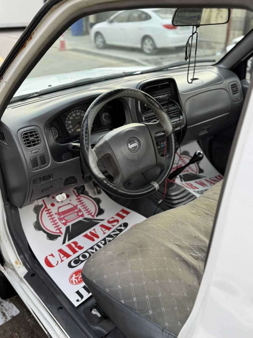 نيسان  ٢٠٠٢ 
تدفئه تبريد 
جاهزه من الهزه ورقم انكليزي 
سنويه لل ٢٩ 
مكان السياره بغداد 
كابريتر 
ترايك وين متريد 
السعر ٨٣$ 
***********
