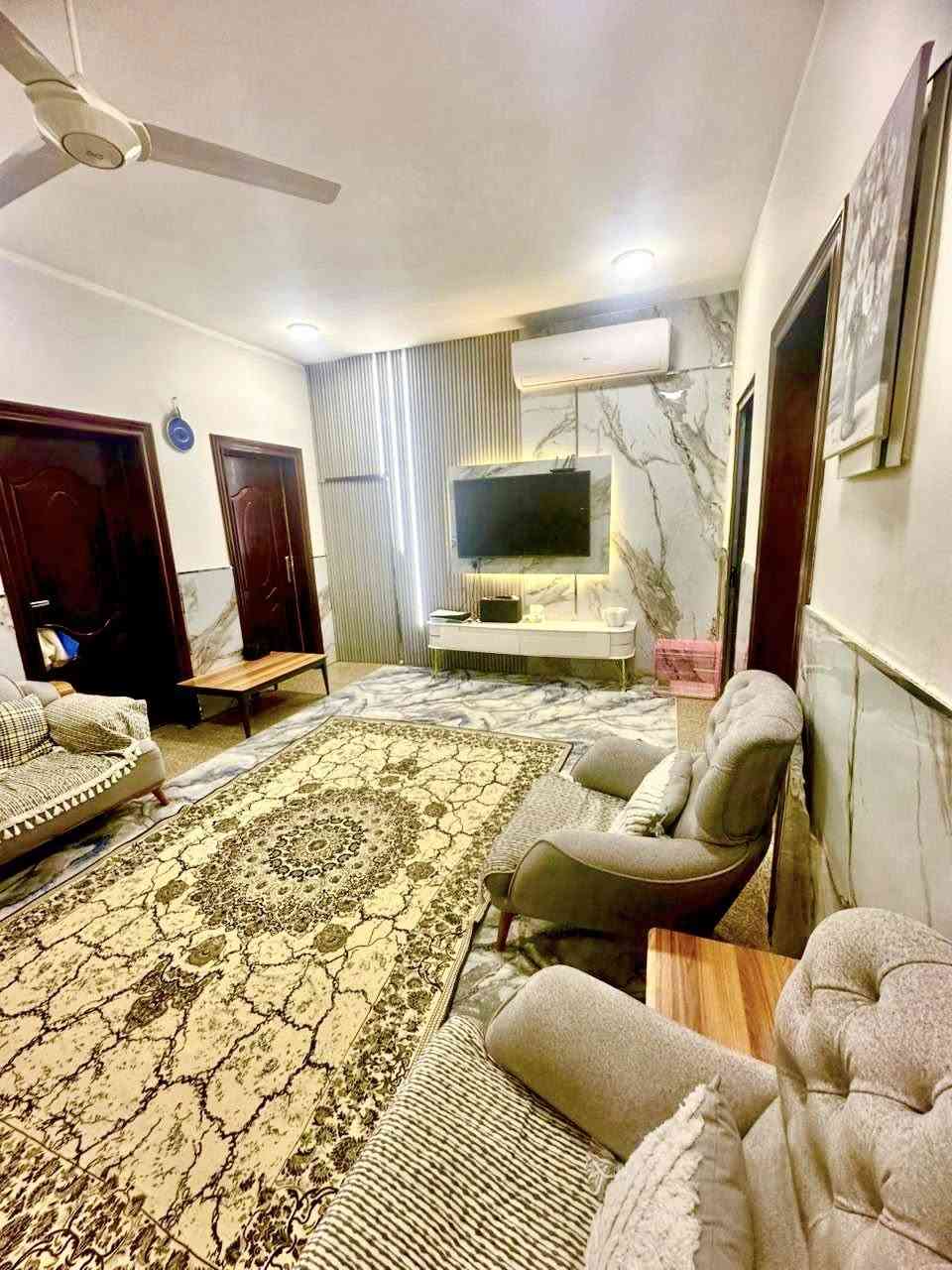 #إعلان رقم (197)
               
//دار للبيع المكان مجمع الدوح السكني   //

  #التفاصيل
الدار يباع بالنقد غير مطلوب حر 

                       
                         الدار طابقين
يحتوي الدور الارضي  _ غرفتين + صالة + استقبال + مطبخ + صحيات  داخلية وخارجية     + كراج يتسع سيارة 

الدور الاول يحتوي على _ غرفتين نوم + صالة
           

                     المساحة_ 200 _ م              
                                                                            
#الاستفسار اكثر مراجعة مكتبنا او مراسلة الصفحة او الاتصال على الرقم ادناه 

#العراق _ السماوة _حي العسكري _ قرب جامع الامام علي (ع)

#رقم المكتب_ ***********_سيد ولاء
                         _ *********** _ابو حسين                                                  
 
              #الخارطة للاستثمار العقاري #
                         _خدمات عقارية_
