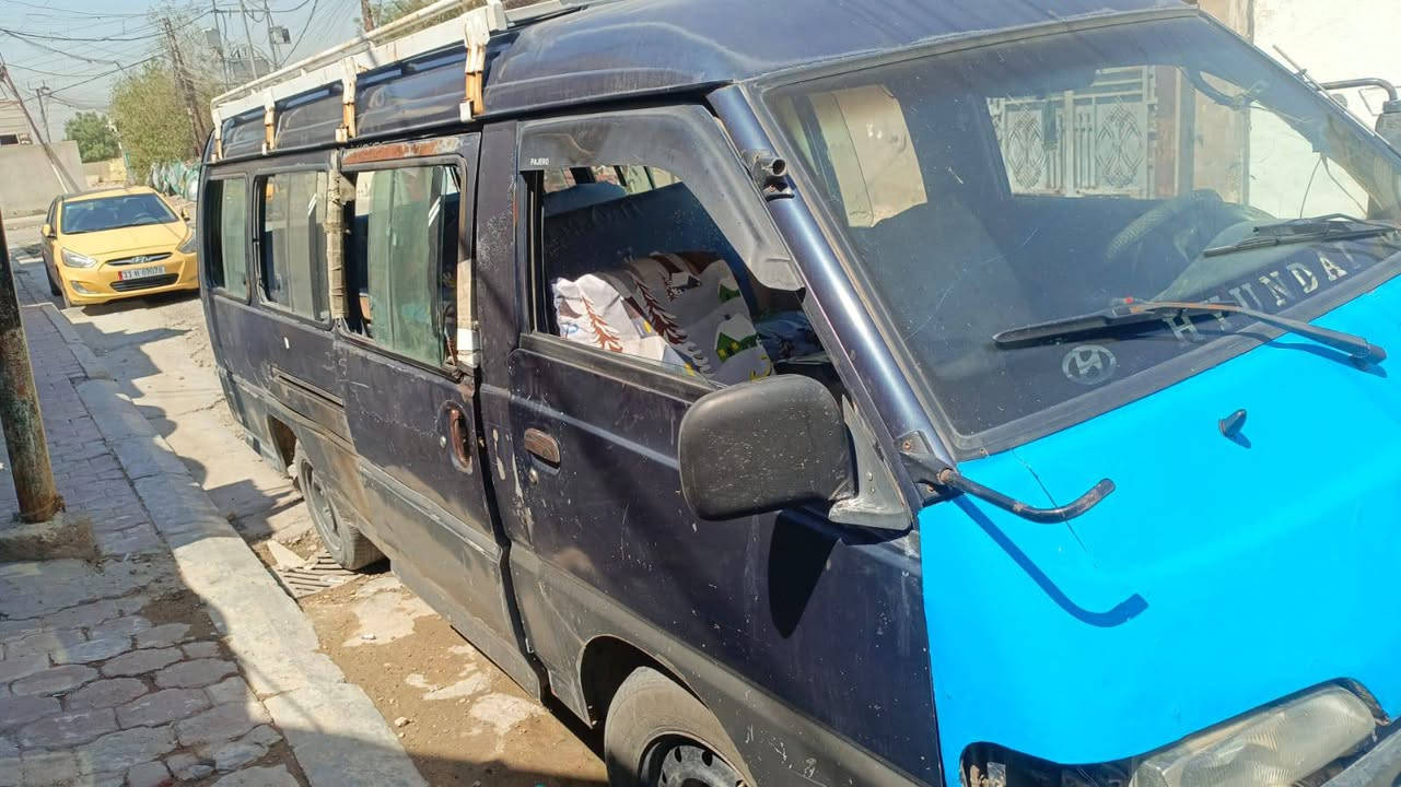 هونداي مديل 95 للبيع كير ومحرك صاحبهه الشرعي موجود والباقي شوف العين 14راكب المكان بغداد العبيدي السعر تلاثين بيهه مجال الاتصال على الرقم ***********
