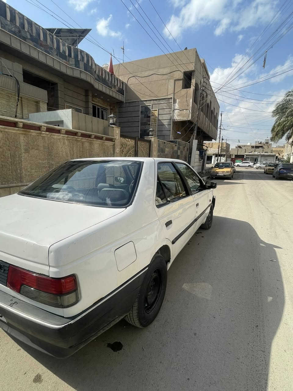 بيجو روى 2008 سنويه لل 2028 ماشية 103 الف حقيقي هزة بعدة جديدة ممنتهية تخم تاير جديد صدر امامي خلفي جديد سيارة طسة وتراي كلش ناعمة مكينة  لا تنقيص ولا تبخير كلهة جديده  منضومه تبريد جديدة شادهة كمبريسر وراديتر وفريز تبريدهة ثلج كهربائيات كلهة شغاله مابيهة ضربة بس ملكطة خياسات ومصبوغ على كدهن بهلال الجاملغ وبداية القمارة ومعروف البيجو كله يخيس شواصي مكفوله مابيهة اي نقص جاهزة مكاني بغداد الامين الثانية السعر 29 وبيهة مجال بسيط ما متواجد على النت بس اتصال 
***********
