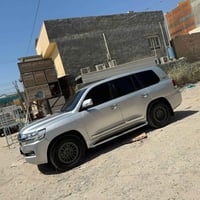 لاندكروز • ٢٠١١ • مصفح