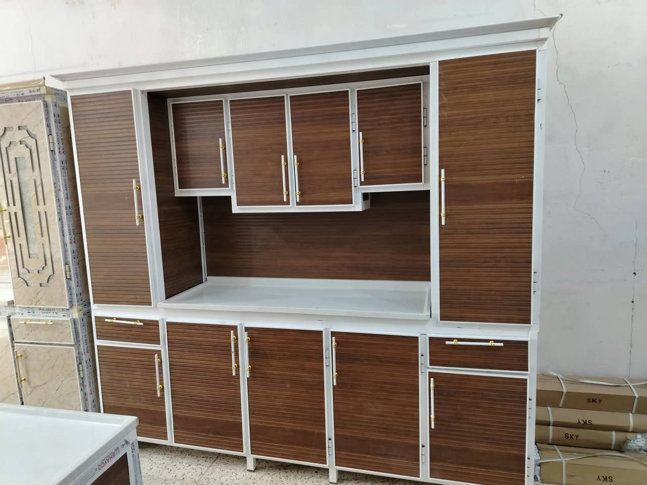 يا الله ♥
كاونترات جدد شغل روعه 
متوفر تبديل ننطيك جديد ناخذ الغديم 
طول مترين ونص 
وسنك متر ونص 
بلانوار شارع المشجر
 ***********
