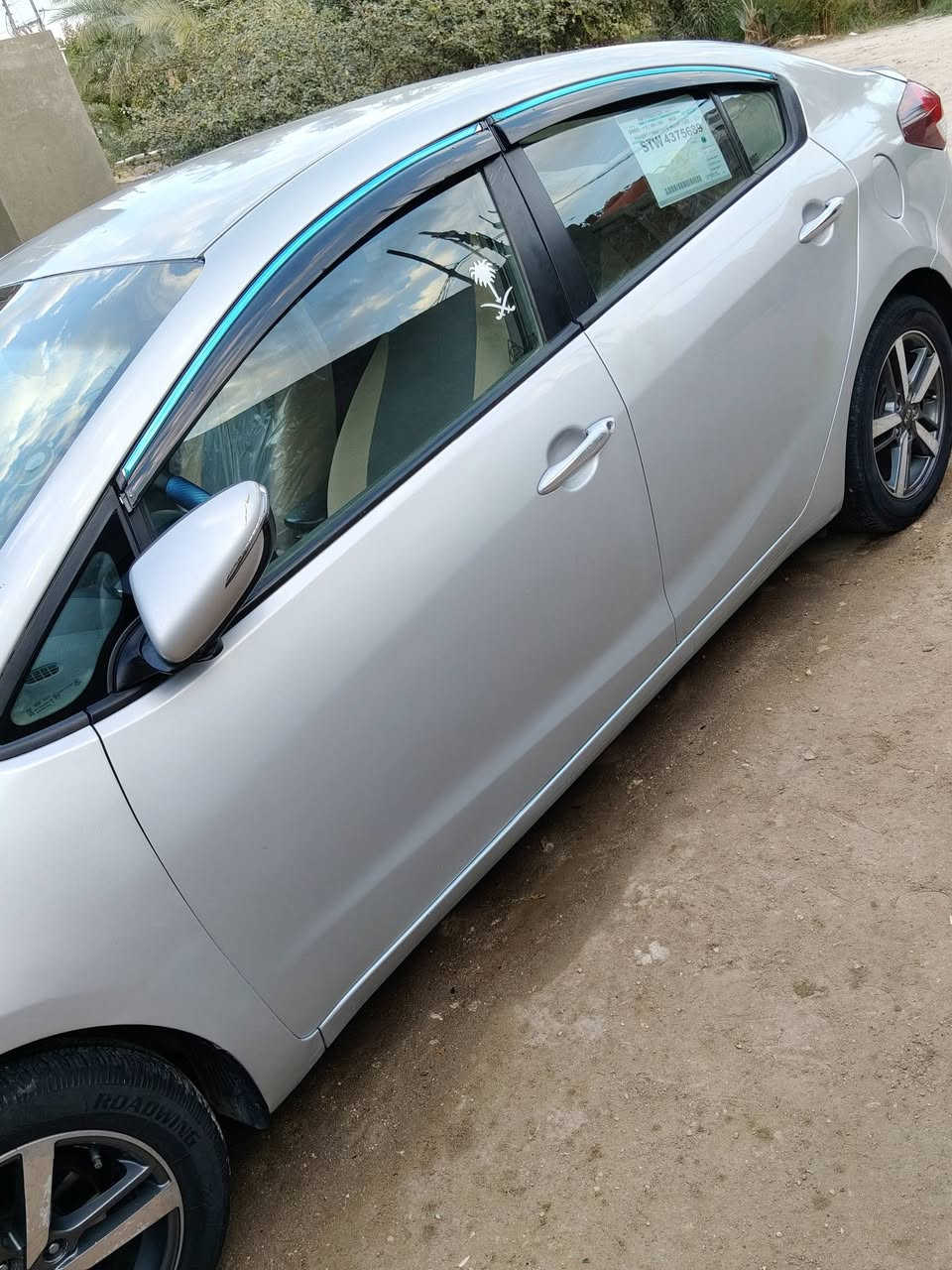 سيراتو مديل 17
بيه تجه ع جهت السائق بدون تكم  قمارته تعديل بدون دواخل ورش جهت السائق بدون فتح وتبديل ولا حار بيه كير تبريد حداديه كله كفاله مكينه١٦٠٠ مامفتوحه ماشيه ٢٠٨ موصفات نص فول السعر ١٠٢ وبيه مجال *********** مكان سياره رميثه مراوس عادي
