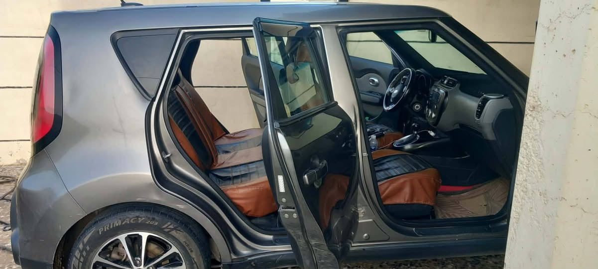 كيا صول موديل ١٦ بغداد بئسمي مشروع وطني محرك ١٦٠٠ جي دي اي وارد أمريكي ظربته شبر بلباب والجاملرغ نفسه جه السايق سعر ١١٥ وبيها مجال للشراي رقم *********** أستفسر أكثر على رقم
