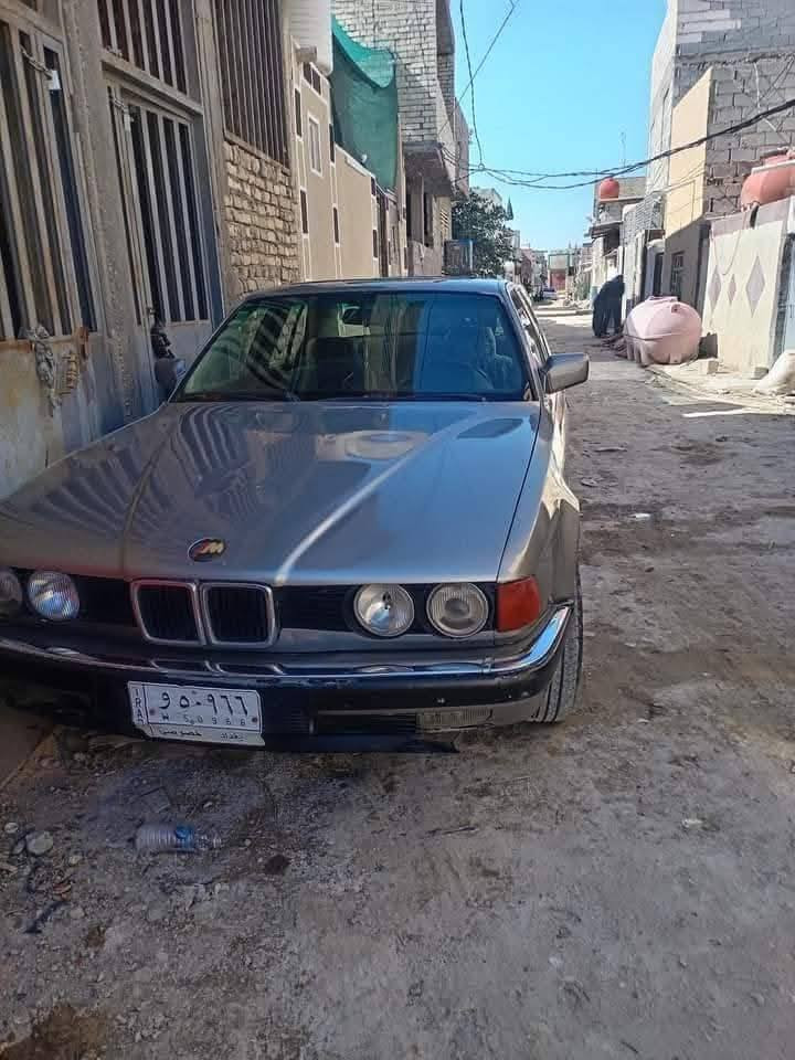 السلام عليكم بي ام 735 رقم بغداد مدار او وکاله كير ومكينه حاويه صبغ عام جمالیه رقم بغداد بيهه نواقص بسيطه بيع او مراوس مكاني كربلاء للاستفسار ***********
