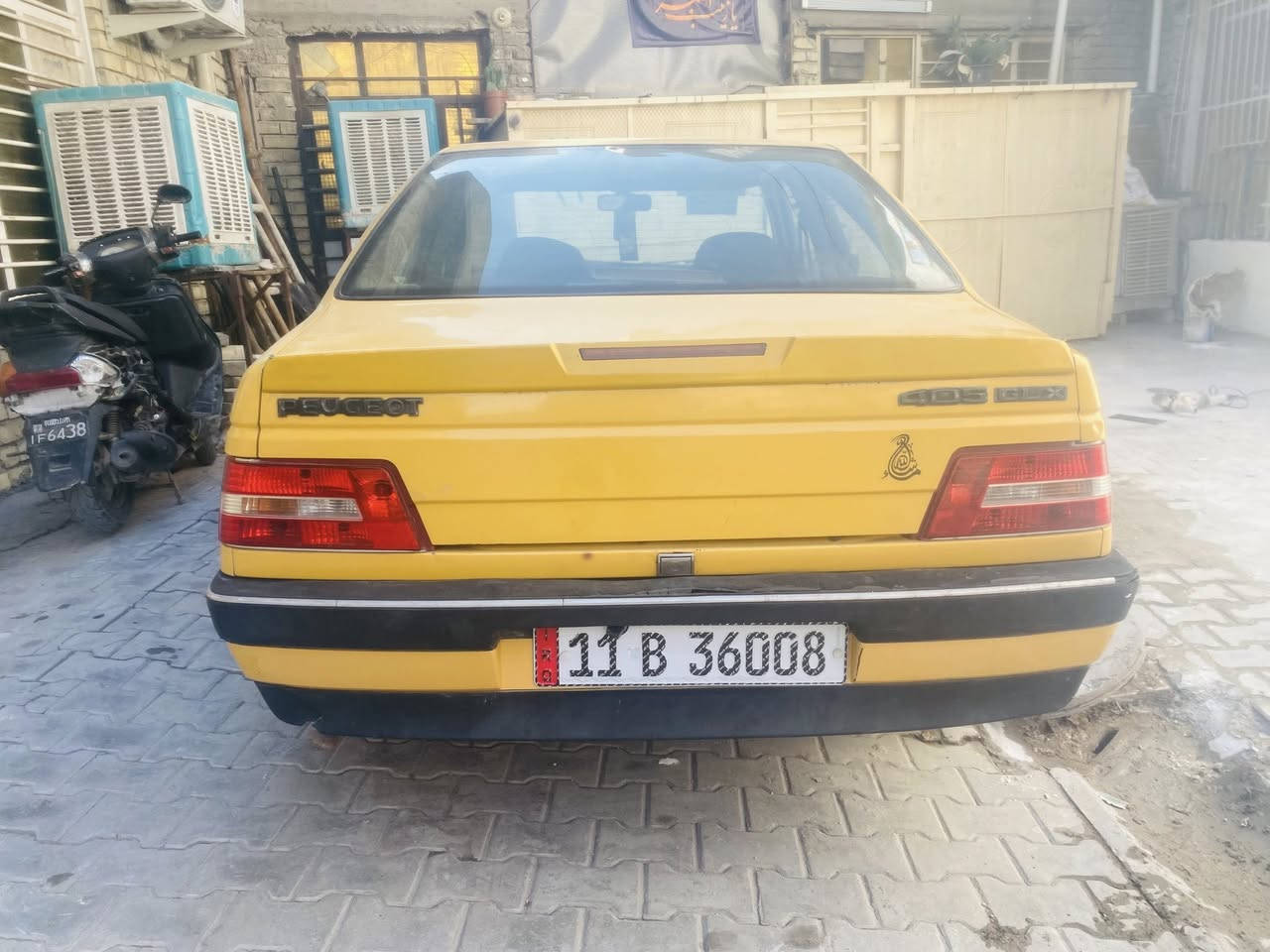 السلام عليكم خوتي الطيبين سياره بيجو جل اكس مديل 2011مكينه لاتبخير كير خير من الله تبريد خير من الله صدر امامي جديد فقط دبل خلفي واكف تم تاير سياره حلوه بيه تلكيطات بل هلال خلفي والباقي سياره كفاله عامه من كلشي هئه مصفره رقم جديد تحويل ثاني يوم يعني كلشي بيه كفاله مكان سياره بلديات شارع امرورالسعر 31وبيه مجال بصيط  رقم الهاتف ***********
