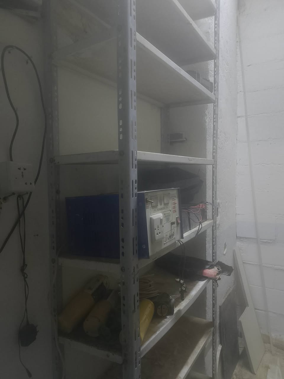 ميز تزكام معاكس بلوك طول مترين عرض ٥٠ تقريب ٣طوابق ورفوف
للبيع شطرة ***********
