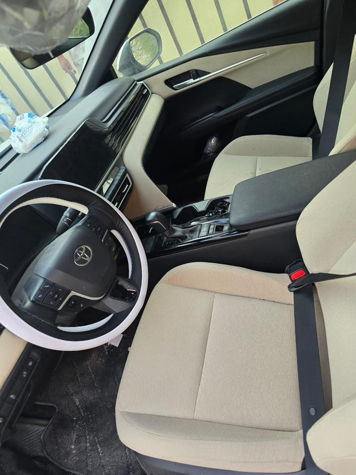 كامري هايبرد مديل ٢٠٢٥ فول واحد على واحد بنورامة على طول قمارة ياباني اصلي مغلفة بيبي اف وكالة عبد لطيف جميل سيارة على وضع شركة ماشية ١٦٠٠٠ الف يعني زيرو سعر ٤٢ مليون رقمي ***********
