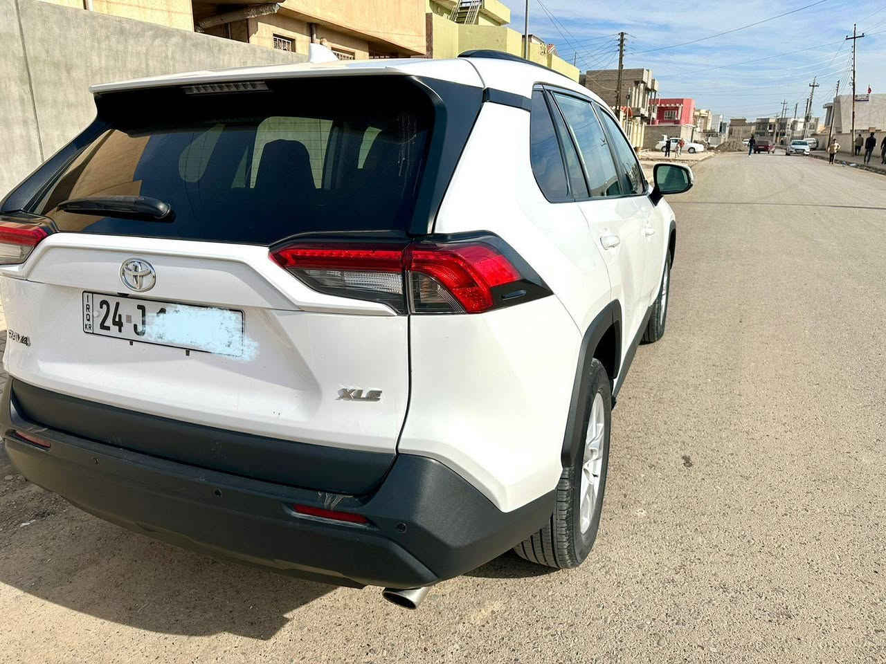 السلام عليكم
راف فور للبيع موديل 2021 
نظام بنزين فقط
مواصفات XLE 
نقاط عمياء
اشاير بالمري 
تحديد سرعة 
رادار ..أمامي ....جانبي 
اوتو ستار 
ماشيه 162الف km قابل للزياده
الضرر ..تبديل بونيد ..جاملغات أمامي بارد
 للبيع ..او..مراوس بسياره 
هايلندر  حديث 2022 /2023/2024
او تويوتا برادو 
شرط التحويل 
السعر 220 وبيها مجال للشراي
***********
‏
