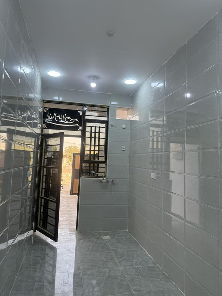 بسم الله 
دار سكن عدد ٣ للبيع 

بناء حديث 

المساحه 140م للدار الواحد 

العنوان منطقه بغداد 

تبعد ١٠٠ متر عن الشارع العام 

خدمات كامله ماء كهرباء مجاري تبليط 

السعر ٩٨مليون للدار الواحد 

للاستفسار الاتصال او مراسله الصفحه

***********
