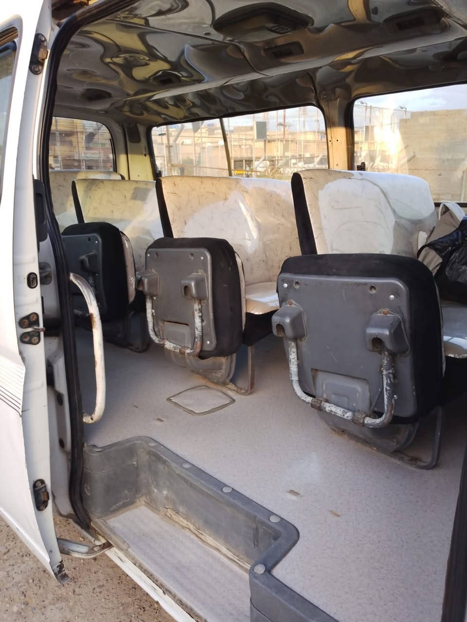 نيسان اورفان موديل 2010
دوشمه جديده سياره جاهزه
***********
