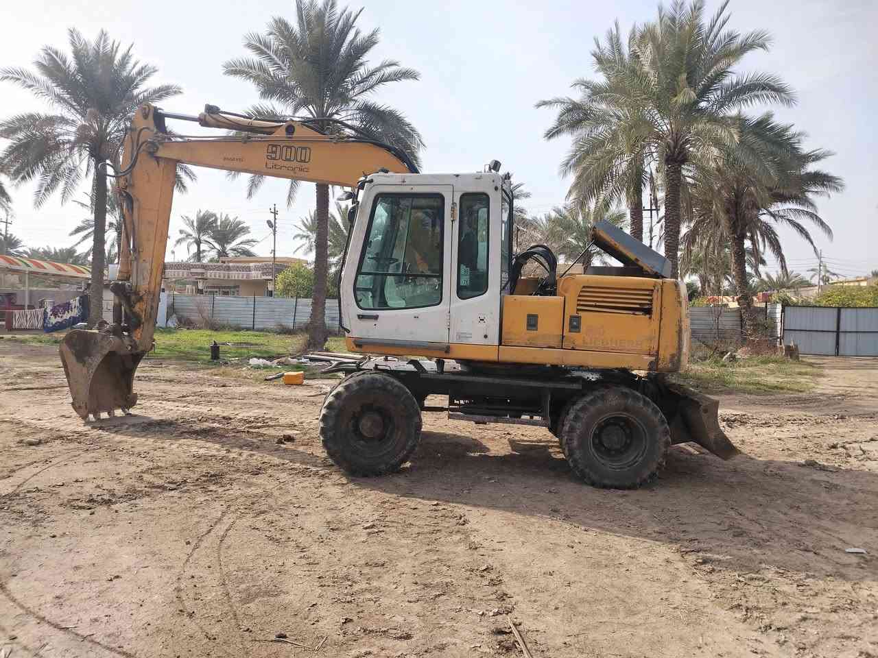 سلام وعليكم للبيع حفاره لبهير موديل 1999 مكينه مكفوله من كلشي مضخه محرك كير تئسيس نقار بشرط تخم تاير تحويل ثاني يوم استفسار اوسعر اتصل ***********
