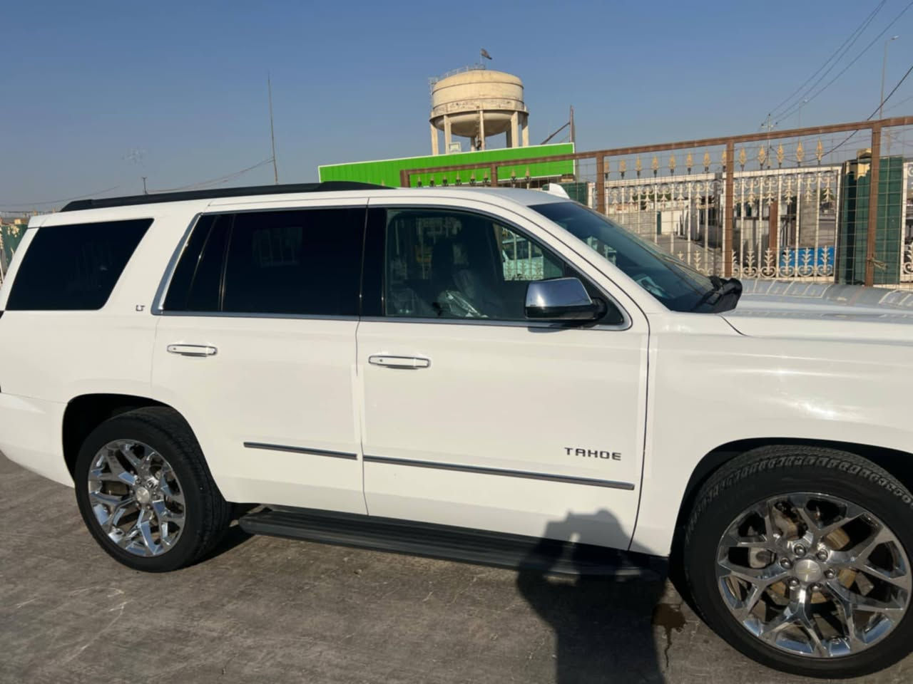 تاهو امريكي موديل 17 ال تي حادثه بس دعاميه وبارد بلجاملغ العكس السايق واي معلومه تريده تصل على الرقم ***********
