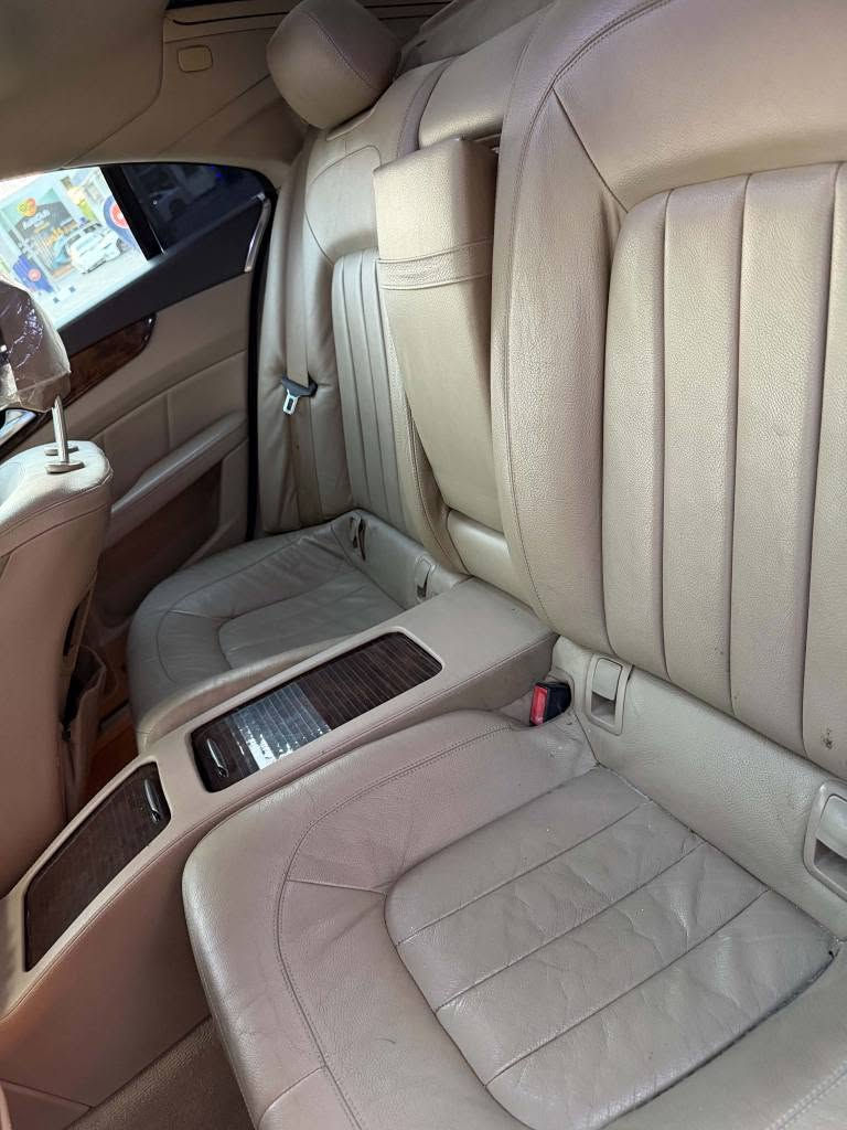 مرسيدس CLS 350
موديل ٢٠١٢ خةليجي 
١٤٠ هةزار كيلومتر رويشتوة 
مةكينة ٦ پستن  نةكرايتةوة  

سبوغ ٢ پارچة و نيو سبوغة  
بي داخلي بي ارباك 

سةيارةكة هيچ مةسرةفي تيدا نيية 
(گير  مةكينة  تةبريد  كارةبايات) بةشةرت زور مةزبوتة 

غرامة 800 دولاري لةسةرة دةگةرينمةوة
تةحويل بةشةرت  
سعر ١٧٤ ورةقة و مجال 
هةولير 
*********** أربيل, العراق

