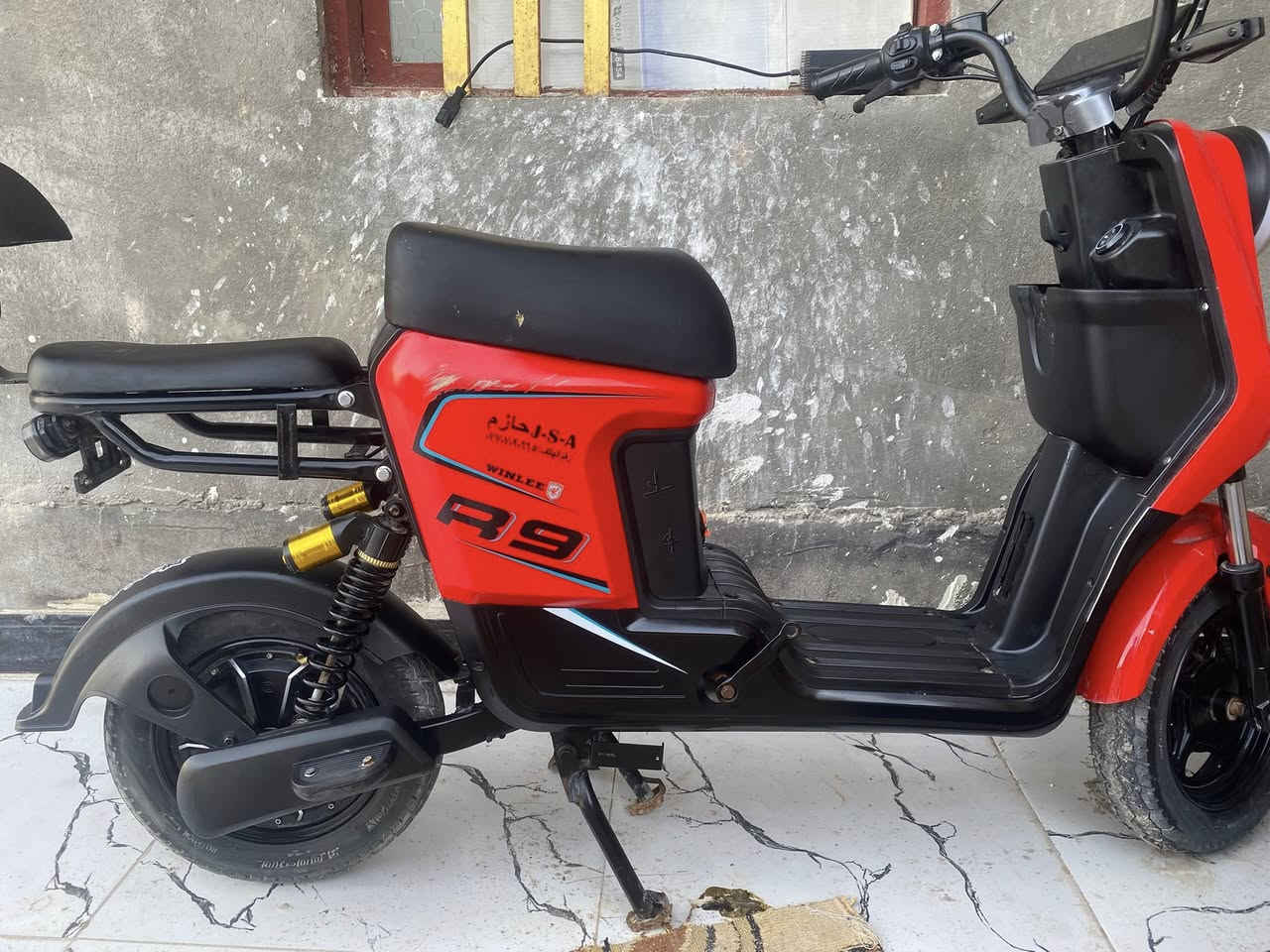 سلام عليكم دراجه أر ٩للبيع  دراجه نضيفه ما مستخدمه هواي//سعر ٣٧٥//وبيه مجال حك جيه //***********واتساب
