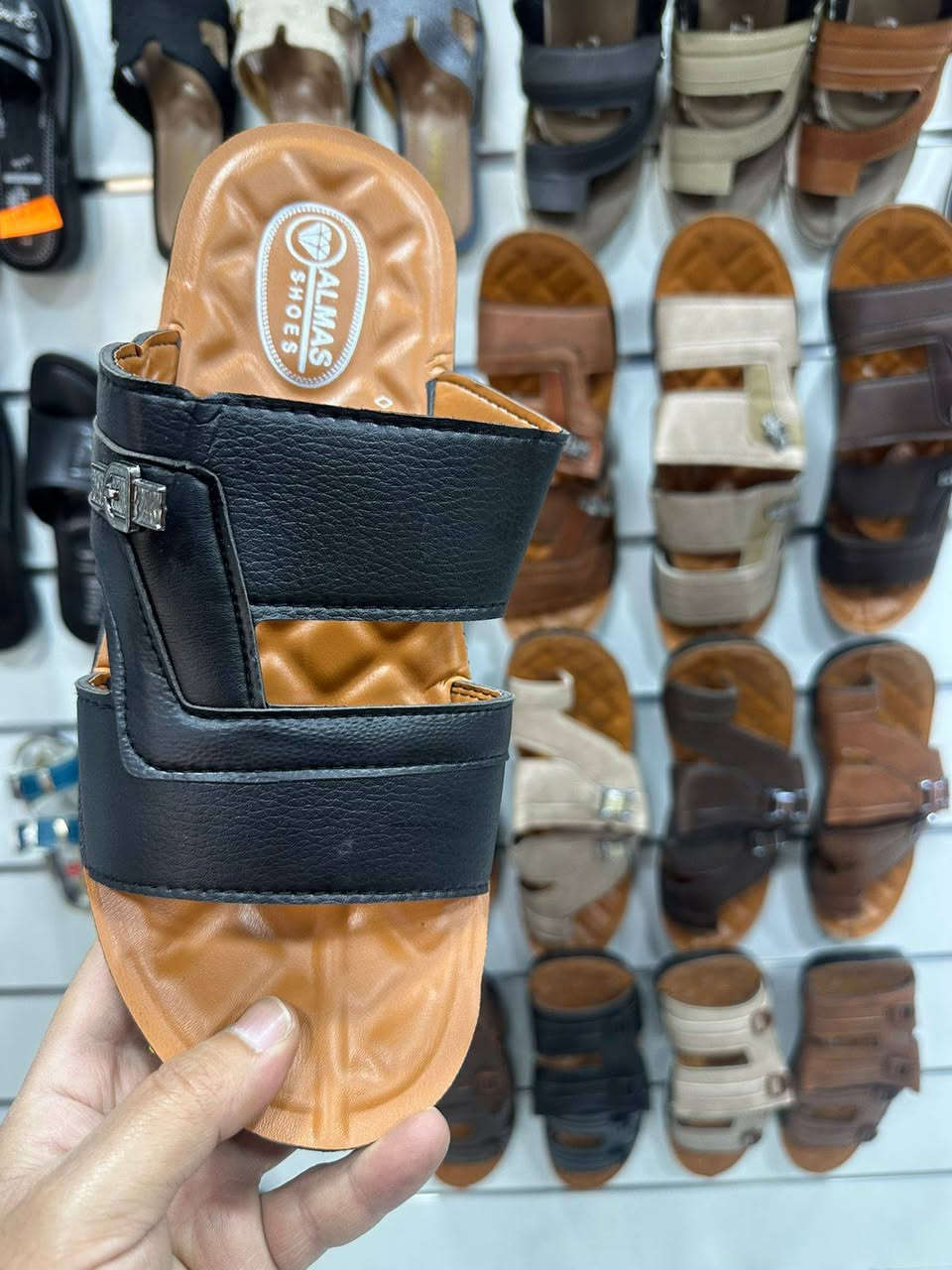 أحذية الفهد 🐆
جودة عالية... بأنسب الأسعار 🔥🔥🔥🔥

توفر لكم شركة الفهد جميع الموديلات وأفضل جودة 
تتوفر خدمة توصيل لجميع محافظات العراق🚚

راسلونا واتساب او اتصلو لترسل لكم باقي الموديلات والاسعار👇 ***********

نورنا في مقرنا في بغداد / بوب الشام / قرب الجسر الجديد
