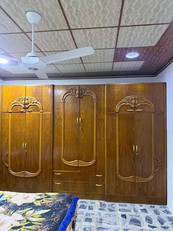 غرفة للبيع   خشاب صاج عراقي من ثقيل نظايفه ١٠٠/١٠٠سعر ٨٠٠ ألف توصل على رقم ***********
