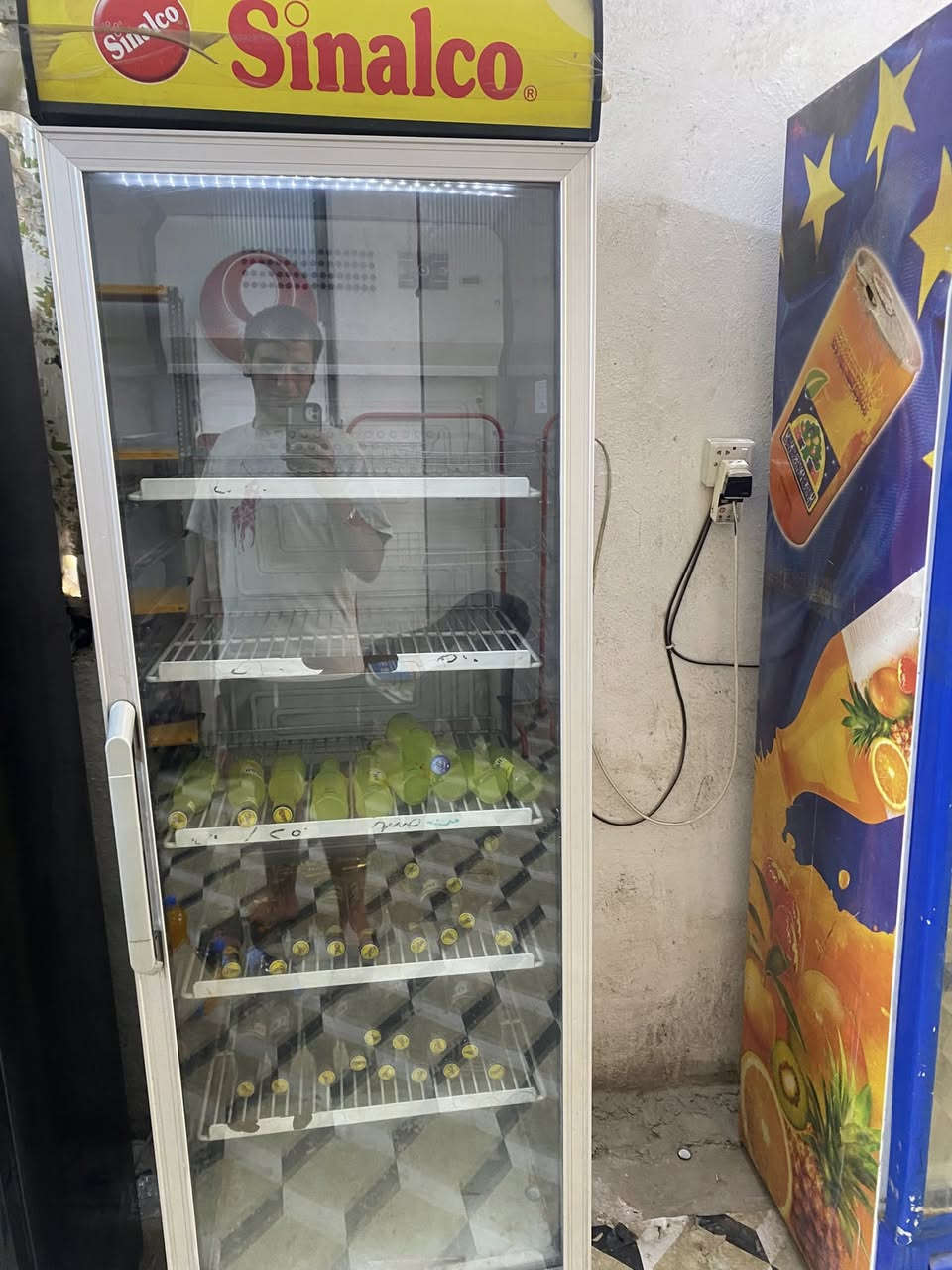 عرضات البيع بكاني. بغداد  المدينه الصدر  سعر واحده ٢٥٠  رقمي ***********
