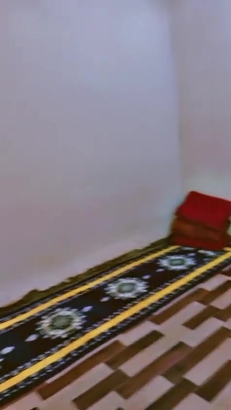 بيت للبيع 100متر وره اسواق المدينه
للبيت يتكون من صاله وغرفه ومطبخ وستقبال سعره 17 للتواصل ع الرقم ‏‪***********‬‏
