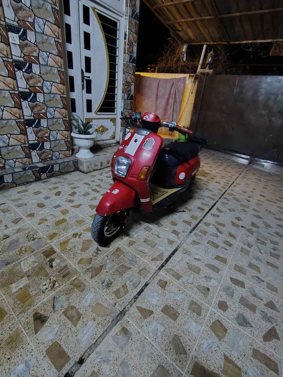 سلام عليكم لبيع دراجه بوليس 2007 كابريتر دراجه كامله من كلشي مابيه اي نقص سلف هندر مكينه خير من الله   مكينه خرسه  كله شغاله مكينه بلادي كفرات ختم واحد سعر 650 وبيه مجال مكاني ديالى خالص هبهب رقمي *********** متواجد فيس واتساب لمو شراي لايعلق يسمع كلام محلو
