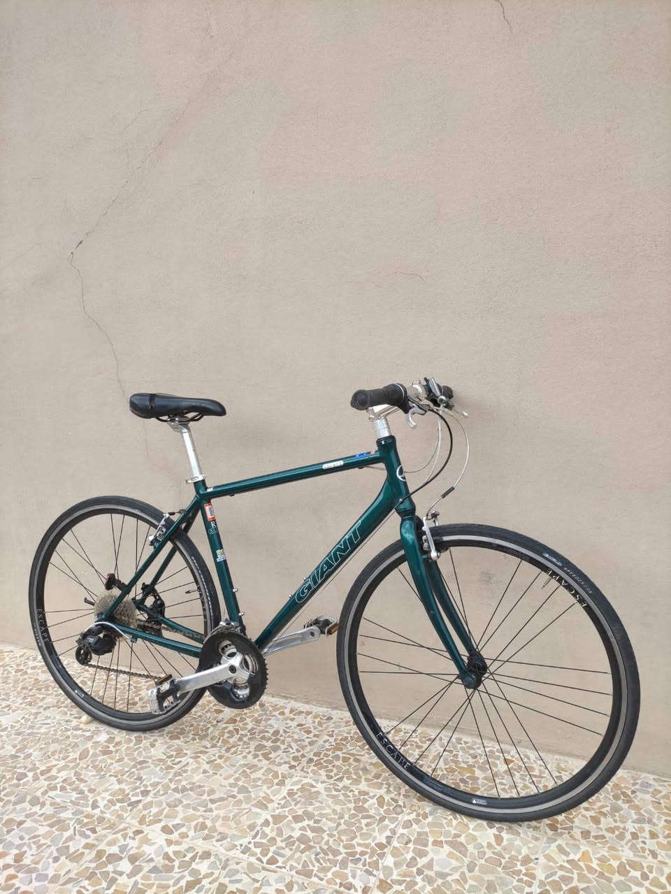 السلام عليكم
دراجه ماركة #GIANT_ESCAPE  جيانت اسكيپ العالميه ماركه 

غنيه عن التعريف صنع اصلي اورجنال باله مال حاويه 

لون زيتوني لامع  لامع مميز جدآ بالحقيقه احلى من الصور

حجم 28 (C700) قياس M لشه عاليه...فول المنيوم خفيف جدا

سستم سرام بالكامل #SRAM ...بدالات السرعه 8X3 شفترات فر

بريكات تيكترو سلس جدا حتى الفحمات مختومات تيكترو

مسكات ربل طبي ...ستيرن ستانلس نفخ مختوم جاينت  رياضي

وياله زوم طبقتين شكل نجمة مختومات ماركة جاينت بولبرين زوم مصممه لتحمل الاوزان الثقيله والطسات

تايرات كتان اصليه ماركة #MAXXIS  فول سلاسه وسرعه وانسيابيه 

فوول كامپليون سرج و وياله ..سرج طبي اصلي..ستاند سلايت

🔴الدراجه نظيفه وبالحقيقه اللون احلى بهواي 

🔴 الدراجه قطعه مال حاويه غير مستخدمه داخل العراق 
      الدراجه ليبل واحد ختم  واحد كله  جاينت على وضع  
      الشركة كامله وجاهزه ما بيها اي نقص السعر 250 مكاني بغداد الدوره.


**إذا كنت صاحب هذا الإعلان وتريد حذفه لأي سبب، رجاءا أرسل رسالة إلى الدعم الفني**