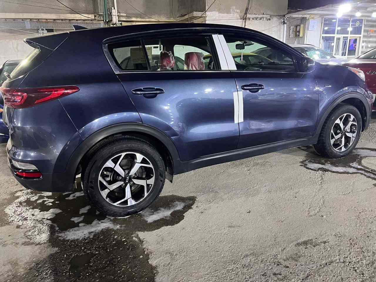 السلام عليكم من رخصه مدير الكروب كيا اسبورتج موديل 2021 السياره جديده  بيه 3قطع صبغ والباقي مكفول السياره ماشيه 110الف كيلو رسمي رقم دولي بعدني مامثبته للستفسار الاتصال على الرقم *********** ابو حسين الساعدي العنوان بغداد الجديده
