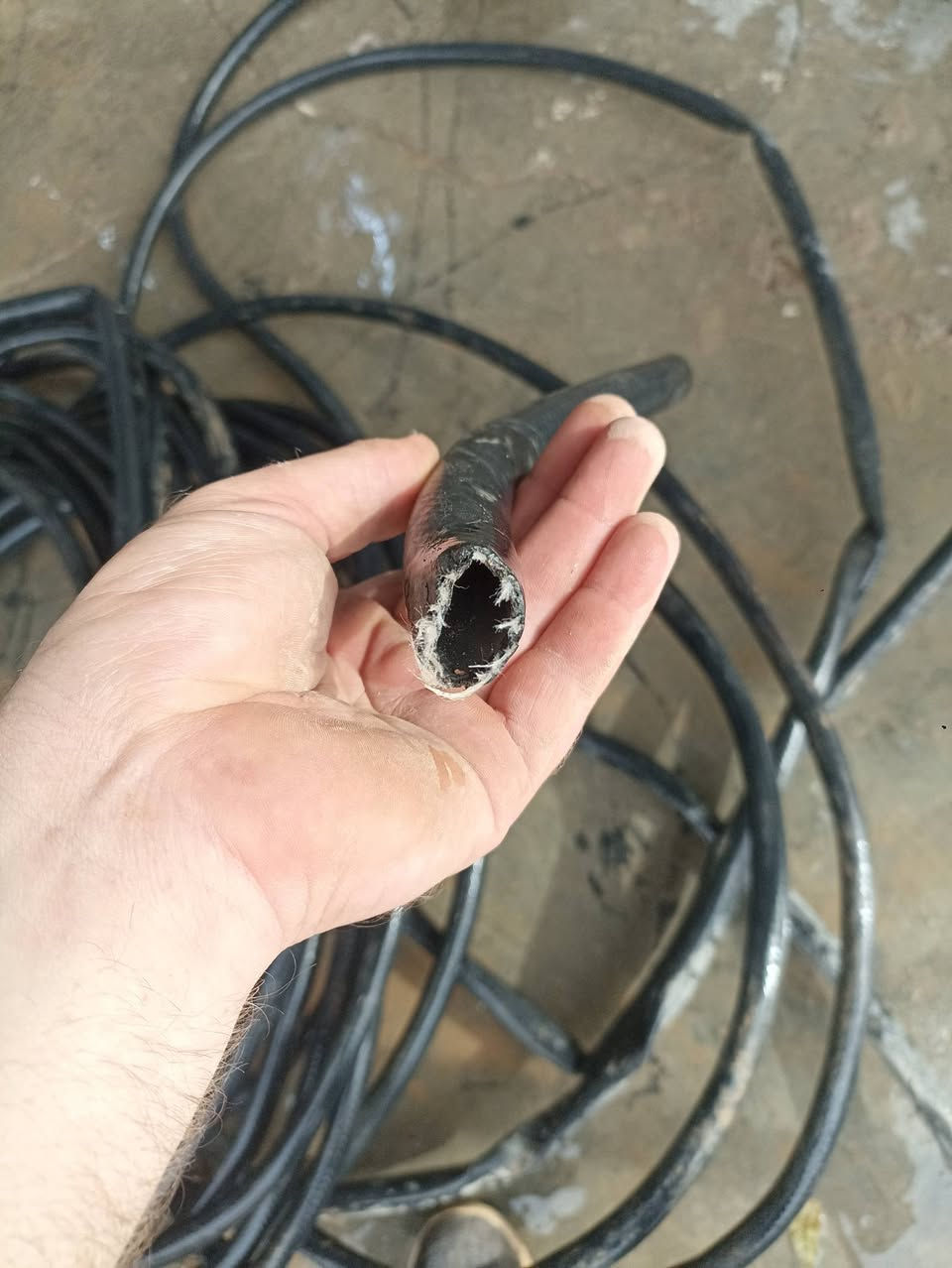 صونده مثل ما موضح  مستخدمه   للبيع


**إذا كنت صاحب هذا الإعلان وتريد حذفه لأي سبب، رجاءا أرسل رسالة إلى الدعم الفني**