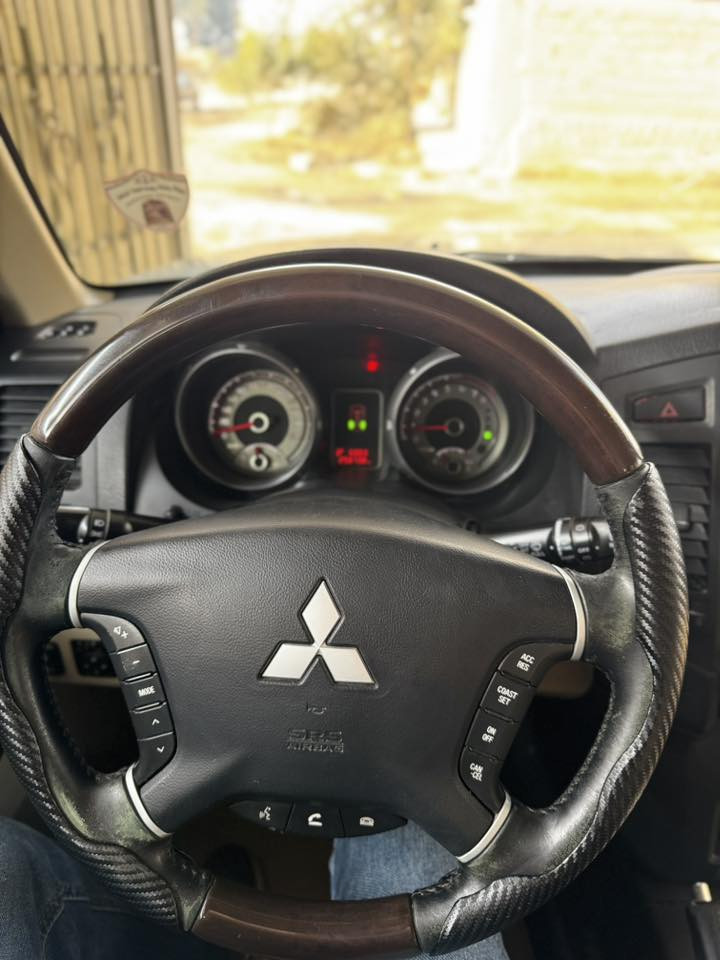 السلام عليكم 🌟
للبيع او مراوس ببرادو  باجيرو  ١٤فول عدا الدمام السيارة مكفوله كفاله عامه 

فول مواصفات 

كامرا 

حساسات خلفيه 

ثلاجة 

تحكم كشن كهرباء 

مرّي كهربائي 

تبريد مركزي ٣قطع 

محرك ٣.٥ 

سعرها ١٦٥

للاستفسار الاتصال على الرقم ***********
