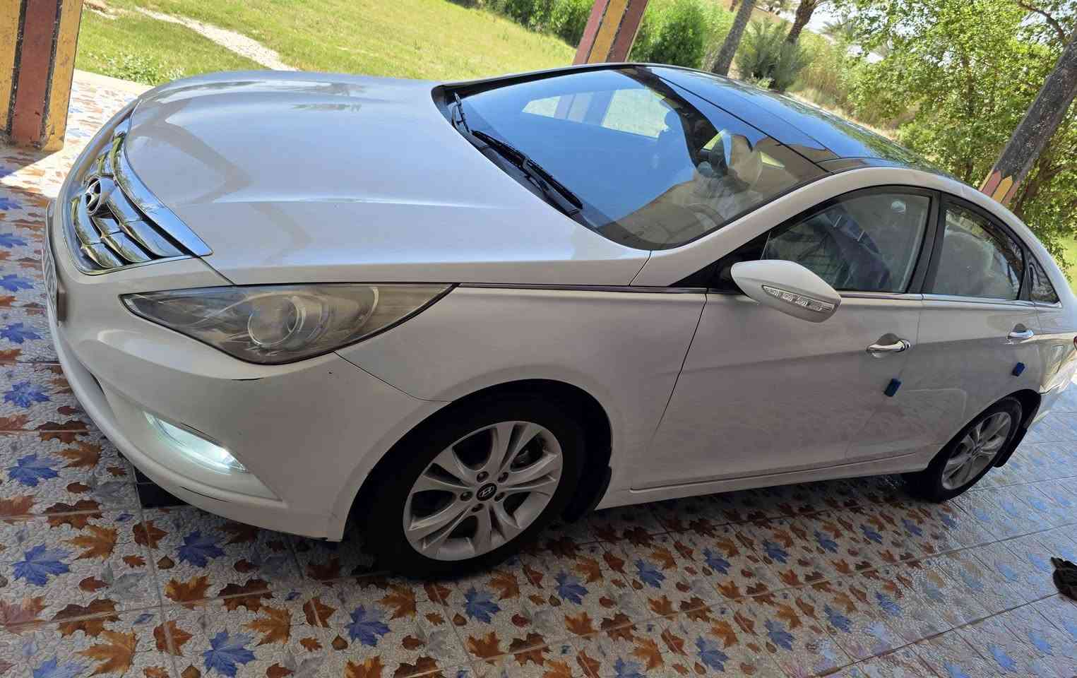 السونار بالمنشور
سوناتا خليجي موديل 2011
السياره فول الاخير 
محرك 2400 دوش مامفتوح ع شركه 
السياره جاهزه من الدعاميه لدعاميه وشرط الفحص 
رقم بغداد الجديد بأسمي هزه وفحص ولوحات كله جديد 
السياره بيهه صبغ قطعتين بدون داخل 
السعر 115 وترهم مراوس 
مكان السياره بغداد اليوسفيه 
***********
***********
