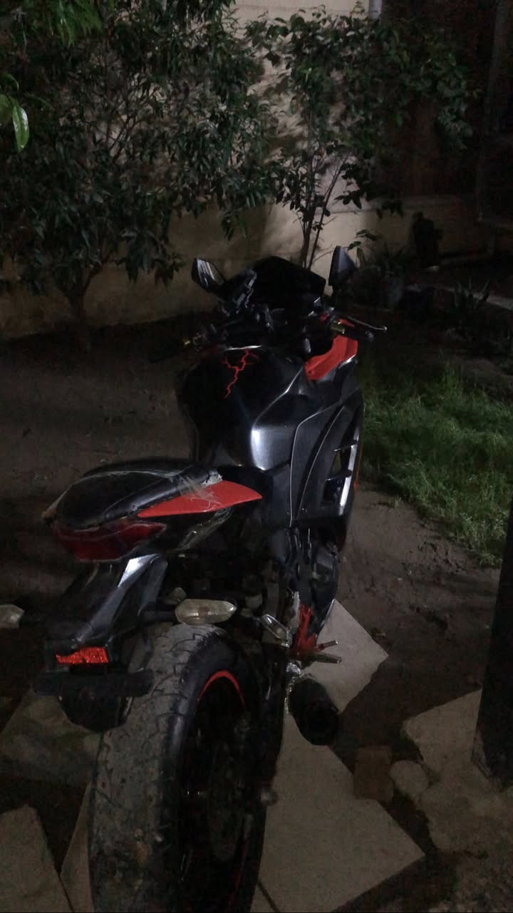 السلام عليكم 

كاوسكي 300cc موديل 2016 دراجه نضيفه عليها كزوز رياضي مكينه وكير مكفوله الدراجه شلعه ومعدل نضيفه الدراجه بدون اوراق الدراجه صوتها يرعد رعد 

العنوان بغداد- المحموديه

السعر 3 ملاين و100

رقمي واتساب ***********
