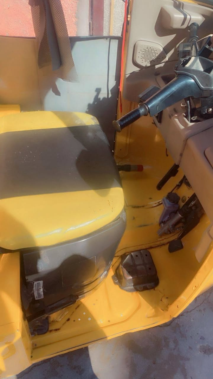 السلام عليكم 
تكتك للبيع موديل 2021شهر 9رقم وسنويه بأسمي مكينه مكفوله وكشر وبيه شغلات بسيطه تحويل ثاني يوم السعر 8مليون وبيه مجال مكاني بغداد الشعب ***********
