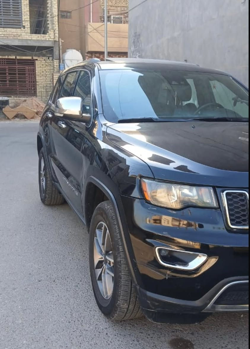 السلام عليكم جيب لاريدو 
موديل ٢٠٢١بسمي رقم بغداد 
مكاني بغداد الدوره 
السياره فول الفول 
حادث امريكا. ربع بنيد ولايت وربع دعاميه 
وهنا بل عراق صار بيه شويه بل جاملغ الخلفي والجنطه صبغ السياره ماشيه ٦٦ 
مواصفات بانوراما تشغيل عن بعد كشنات جلد كهرباء خزن ميموري تجاوي شاشه كهرباء بلادي بصمه تشغيل إطفاء بل زدحام وضعيات قياده جنطه كهرباء حساسات اماميه خلفيه رادارات اماميه وجانبيه كامره دواره اشاير مري لد داخلي وبعد بيه هواي مواصفات السعر ٢٣٥ وبيه مجال ***********

