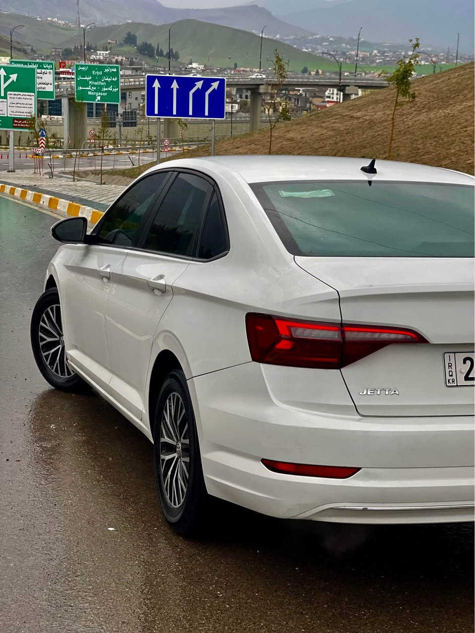 Volkswagen Jetta 2019 S
گێر ئۆتۆماتیک
گێر و مەکینەی بە شەرت نەکراوە
کامیرا و رادار و تحدیدسورحە و ئۆتۆ ستارت ستۆپ
برێک بەسمە 
پێش و دواوەی کەپسە
هەر چوار لایتی بیلاد شریکەیە
رادێتەر و حەماوەی بە شەرته 
ئیرباگ شەریکەیە نەتەقیە 
يةك پارچەی بۆیاخە بۆنیت بێ ژۆرێ بێ ئیرباگ
هەندەک نوقتە تەزرەی زۆر کەمی هەیە بێ دیار بون
نرخی 125 مەجالەکی زۆر کەم
تکایە موشتەری تێل بکە جوابی نامە نادرێتەوە
ژمارە مۆبایل *********** أربيل, العراق

