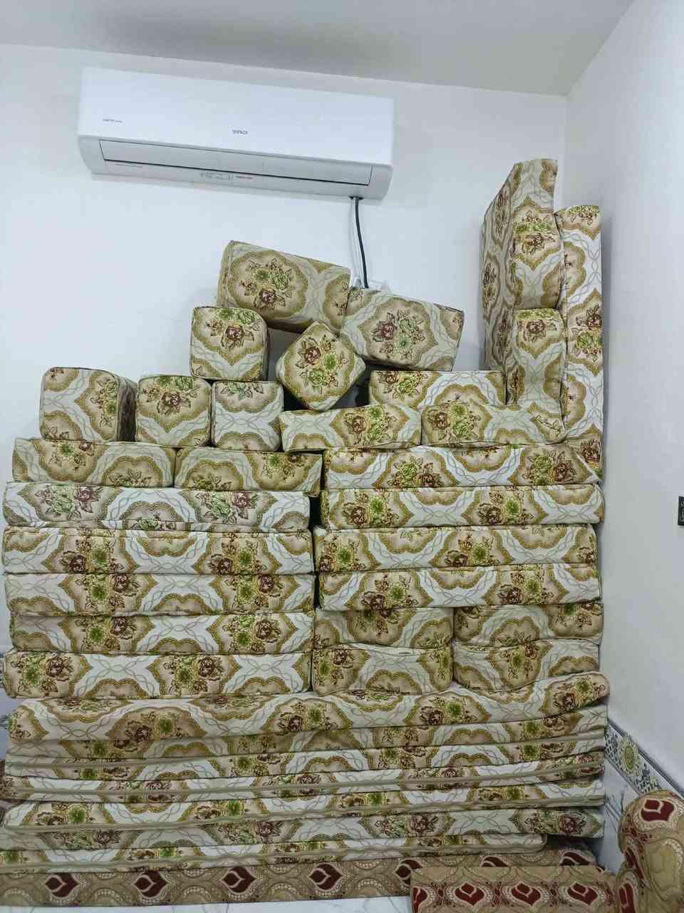 ديوان ارضي مزخرف ملكي 7،دواشك وملحقاته كامل يفرش قياس 7×4 جديد كلش زلغ مابي  الدوشك العالي ابو السحاب الاصلي استخدام كلش قليل 350 بي مجال قليل الي يريده يراسلني.... @الجميع  الولد ماخذا ب 700


**إذا كنت صاحب هذا الإعلان وتريد حذفه لأي سبب، رجاءا أرسل رسالة إلى الدعم الفني**