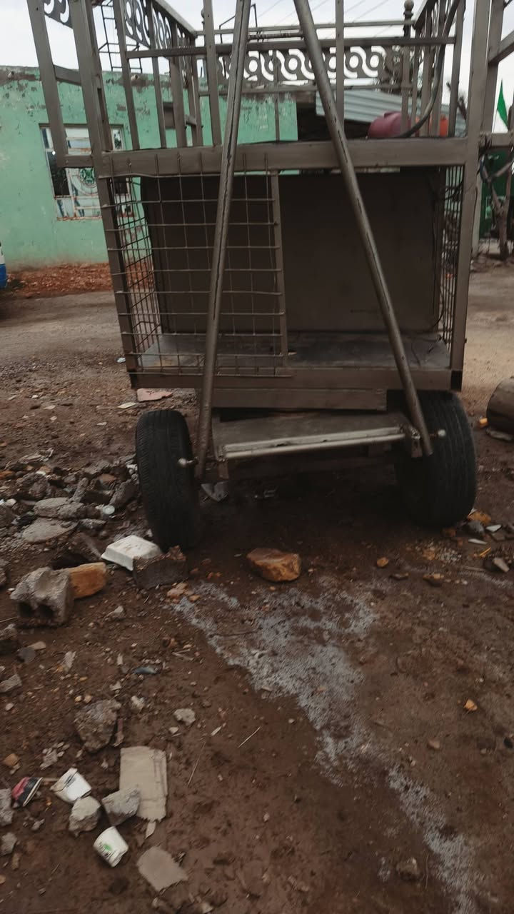 السلام عليكم عربانه للبيع اشيل 10 سماعات 
المكان ديوانيه قضاة الشاميه  السعر 550
***********
