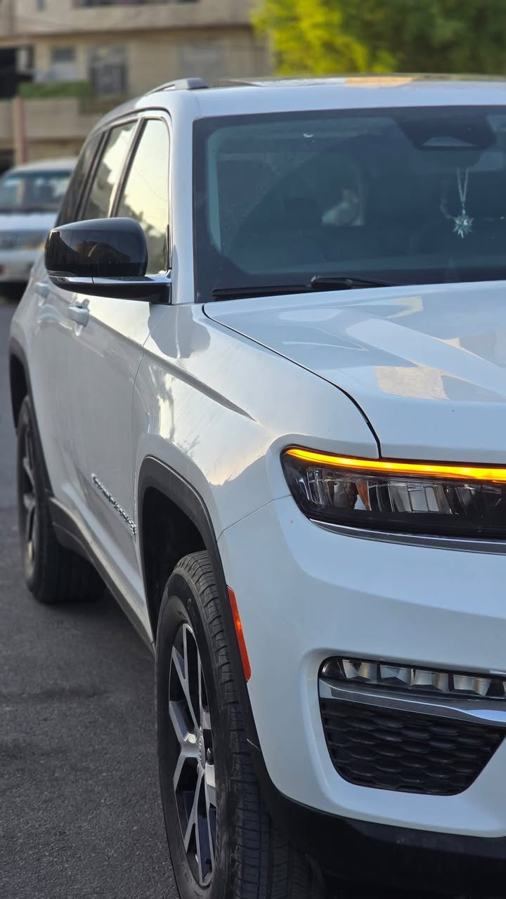Jeep Grand Cherokee limited 2023
جيب كراند شيروكي موديل 2023
✅️ لمعرفة السعر علق بأي كلمة ✅️
 فئه اللمتد
 السيارة نظيفة جدا 
وكاملة بدون اي نقص
حادث السيارة 
تبديل جاملغ الامامي نفس اللون جهة
 السائق وبارد على حافة البنيد 
وبين الابواب صفحه عكس السائق فقط .
مواصفات السيارة 
معروفه 
5 راكب
 دفع خلفي
 تبريد قطعتين
صور الحادث مرفقة بالمنشور 
 
مكان السيارة بغداد 
رقم تلفون صاحب السيارة 
***********
#جيب #شيروكي
