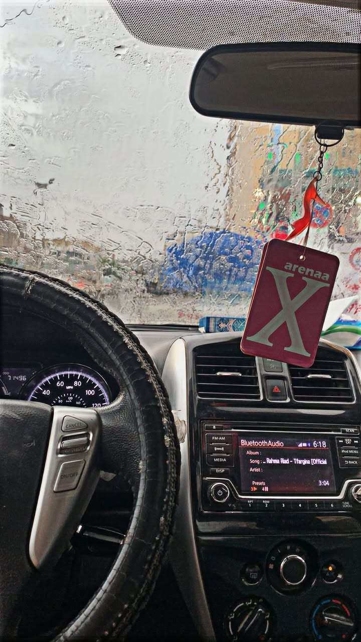 السلام عليكم نسيان فيرسا١٨ sv  نصفيه وجديده حادثه جاملغ مواصفات شاشه كامره مثبت سرعه مانع انزلاق والسياره خير من الله 
مراوس فقط شعندك دزلي 
***********
