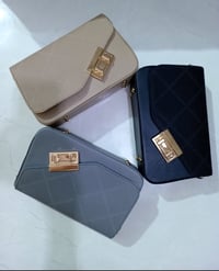 قطعة ٥ • تصفية • بيج